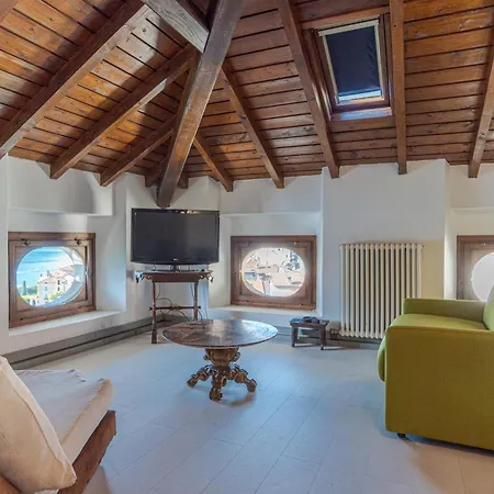Casa Dell' Artista דירה סלה קומצ'ינה